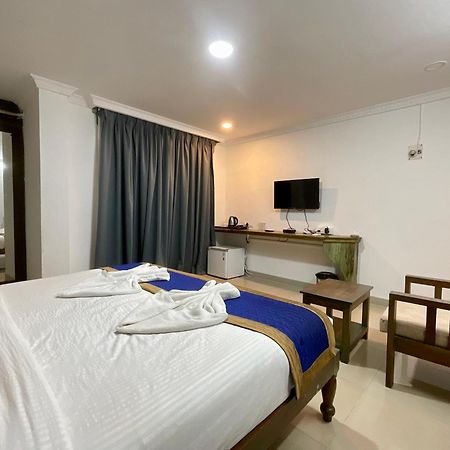 Nagas Hotel Satyavati Morjim Esterno foto