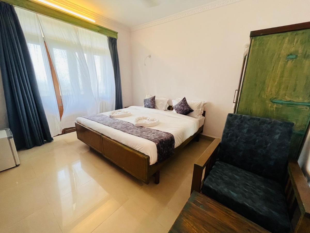 Nagas Hotel Satyavati Morjim Esterno foto