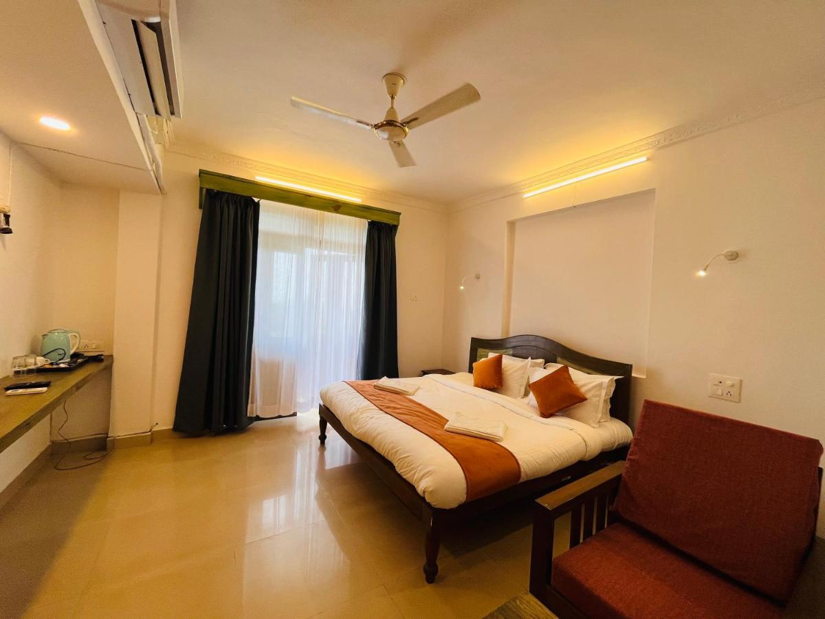 Nagas Hotel Satyavati Morjim Esterno foto