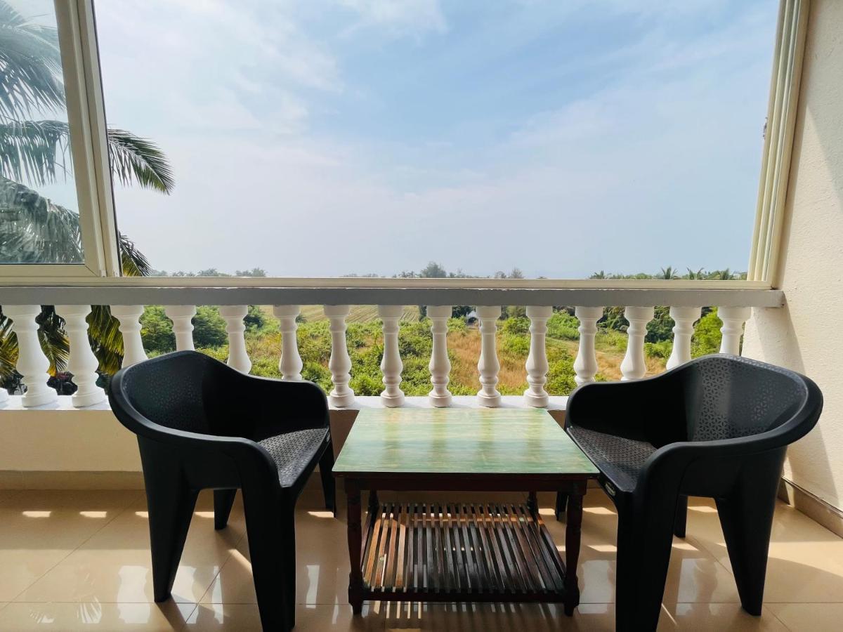 Nagas Hotel Satyavati Morjim Esterno foto