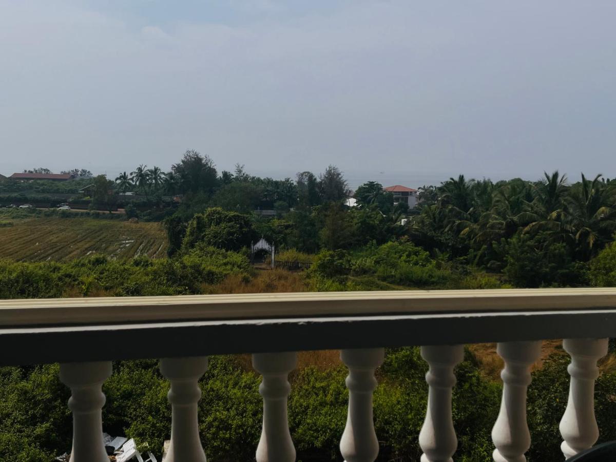 Nagas Hotel Satyavati Morjim Esterno foto