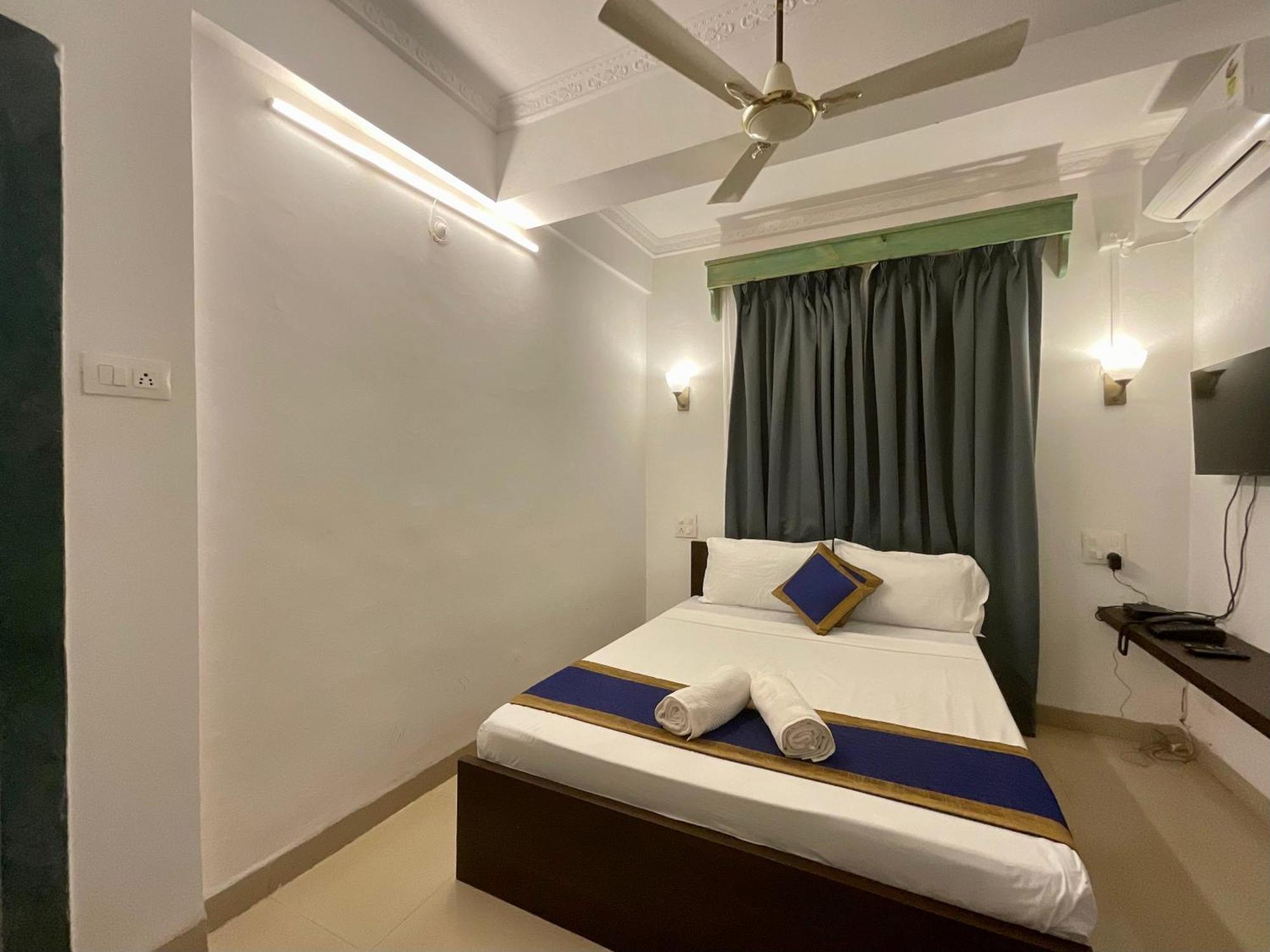 Nagas Hotel Satyavati Morjim Esterno foto