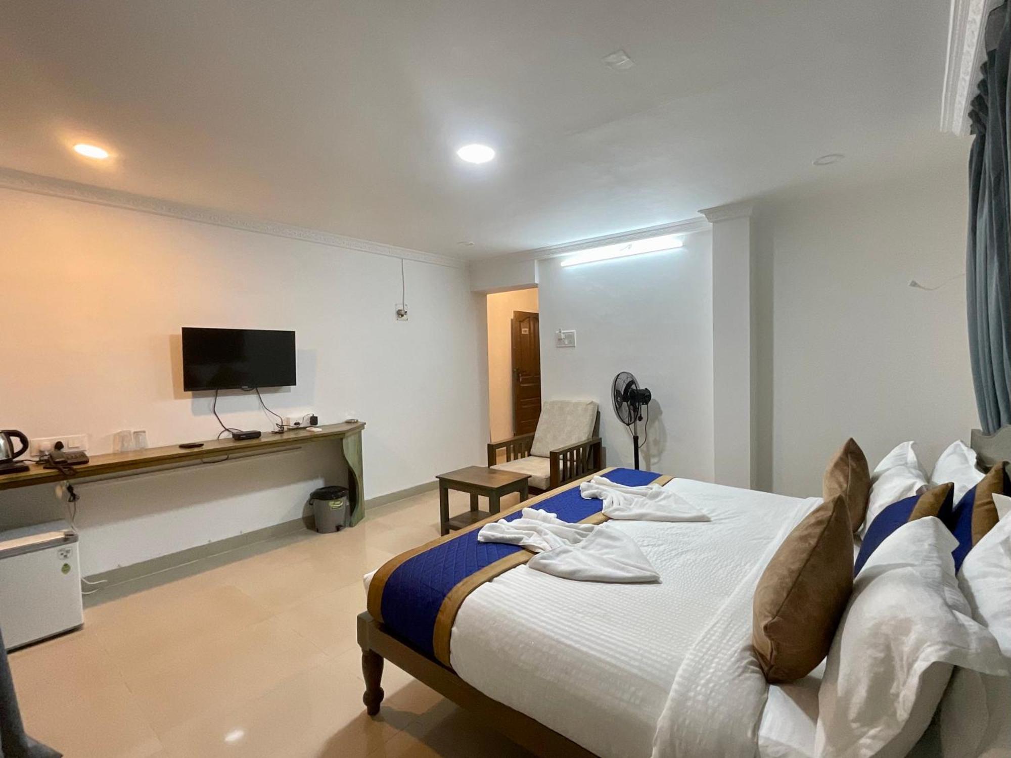 Nagas Hotel Satyavati Morjim Esterno foto