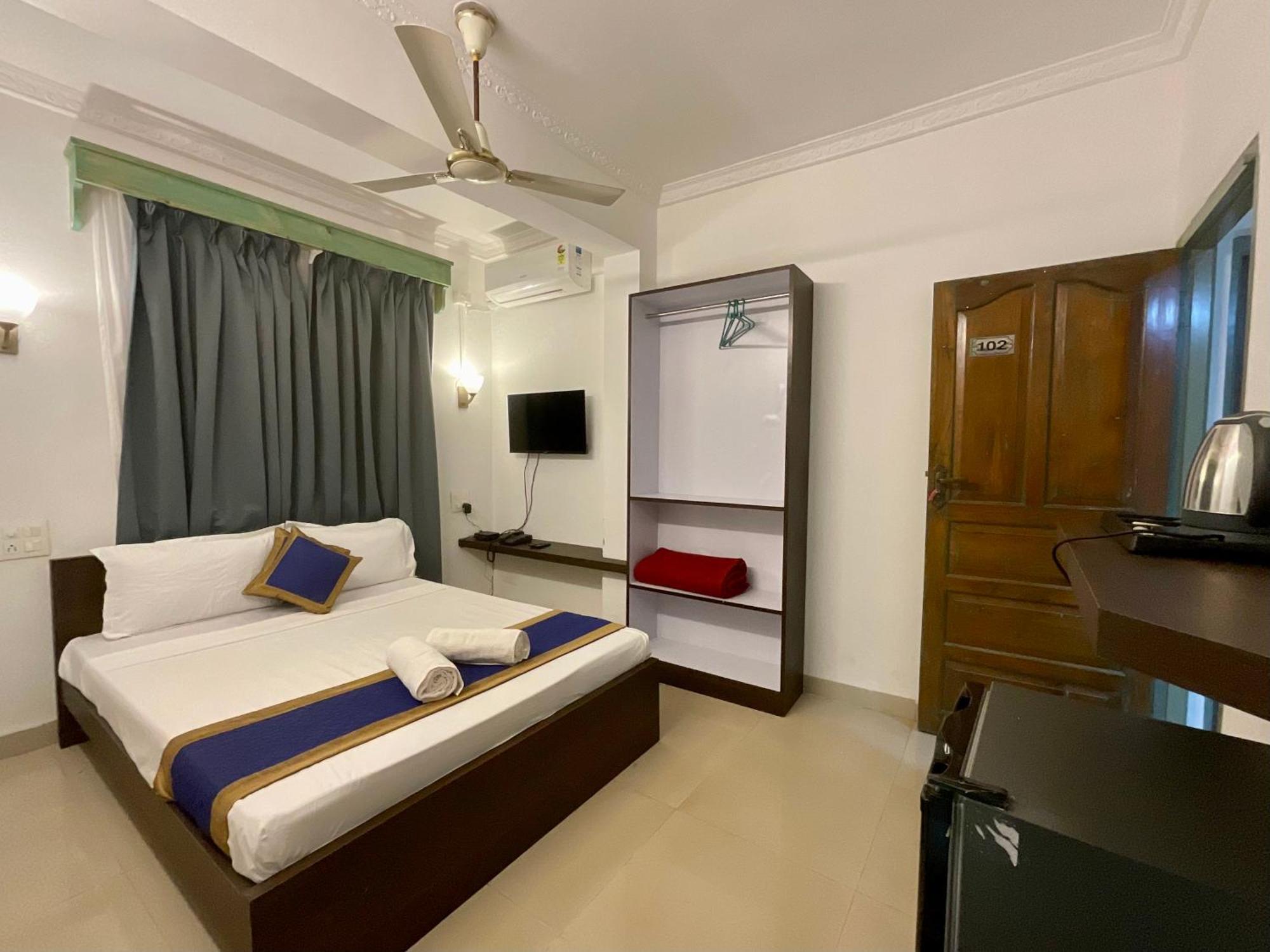Nagas Hotel Satyavati Morjim Esterno foto