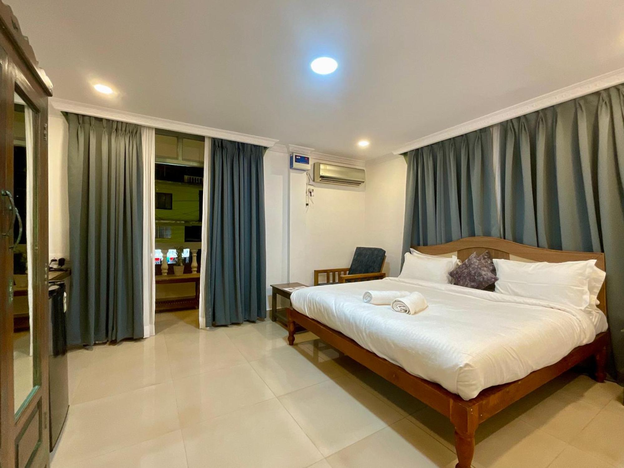 Nagas Hotel Satyavati Morjim Esterno foto