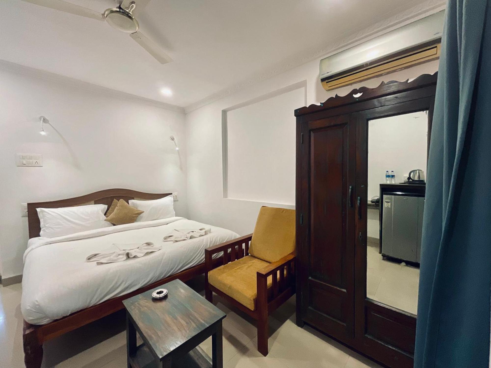 Nagas Hotel Satyavati Morjim Esterno foto