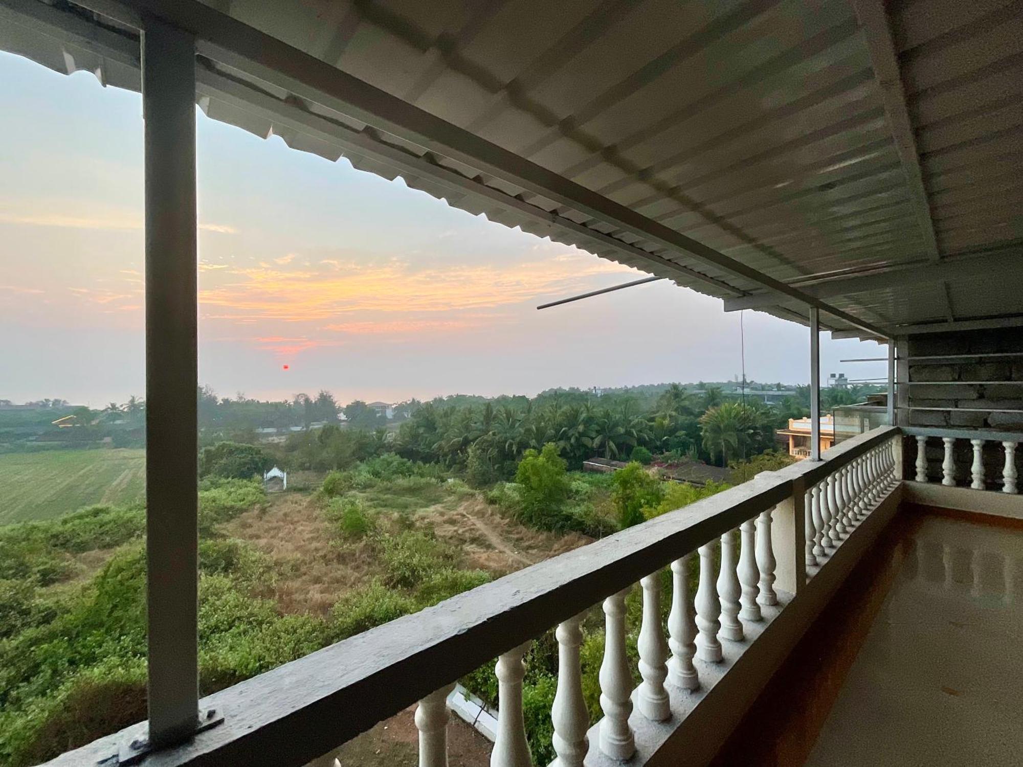 Nagas Hotel Satyavati Morjim Esterno foto